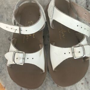 White leather salt water sandals by hoy
